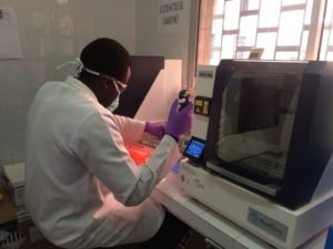 Projet OPP-ERA : un meilleur accès à la mesure de la charge virale VIH au Cameroun